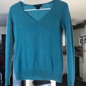 Cashmere v neck sweater